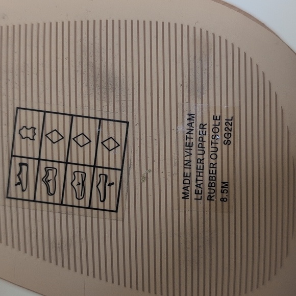 Michael Kors 8.5 Gold Heeled Sandals, NEW - Picture 10 of 11